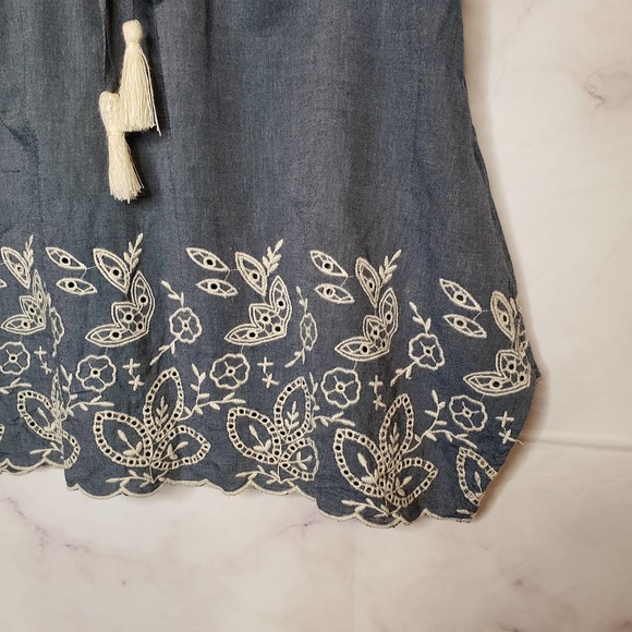 ABERCROMBIE & FITCH ruffle embroidered cold shoulder blouse S - Picture 2 of 9